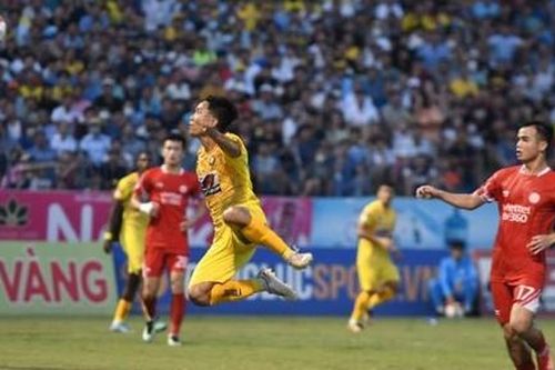 Clip: CLB Thanh Hóa hạ Viettel sau cuộc rượt đuổi tỷ số