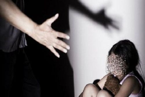 Thầy giáo dạy toán dâm ô với học sinh lớp 6