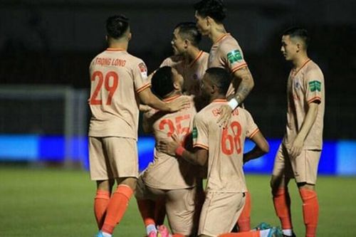Bám đuổi ở vòng 10 V.League