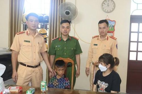 Kịp thời cứu sống cháu bé lạc mẹ, rơi xuống sông Ka Long