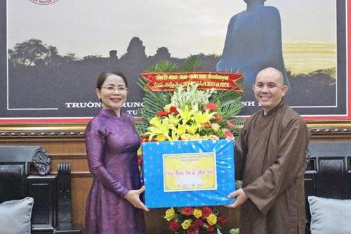 Mặt trận tỉnh Bình Định thăm, chúc mừng Đại lễ Phật đản Phật lịch 2567 năm 2023