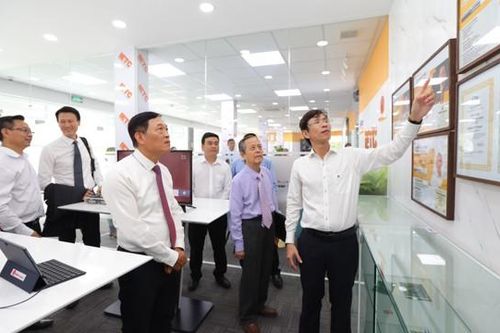Hợp tác với Tập đoàn Cadence đào tạo kỹ sư thiết kế vi mạch
