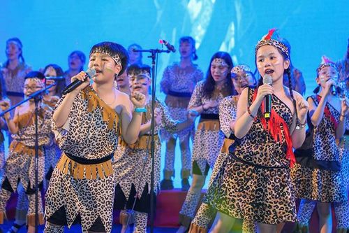Nhiều nghệ sĩ nổi tiếng tham gia Lễ trao giải Dế Mèn