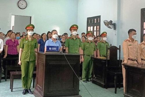 Bị phạt 20 tháng tù giam vì chống người thi hành công vụ, cố ý gây thương tích