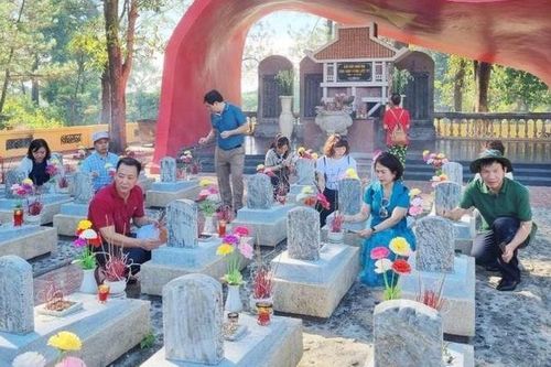 Trình Chủ tịch nước tặng quà cho gần 1,4 triệu người có công với cách mạng