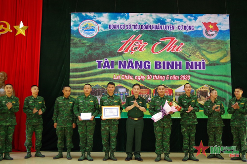 Giúp chiến sĩ trẻ nâng cao bản lĩnh thông qua Hội thi 'Tài năng binh nhì'