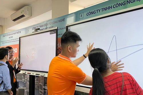Khai mạc Chợ công nghệ phục vụ hoạt động đào tạo quản lý giáo dục