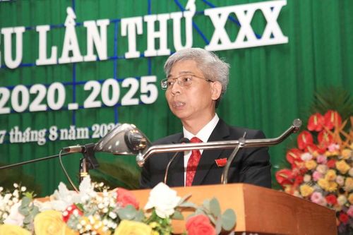 Một bí thư huyện ở Vĩnh Phúc xin nghỉ hưu trước 4 năm