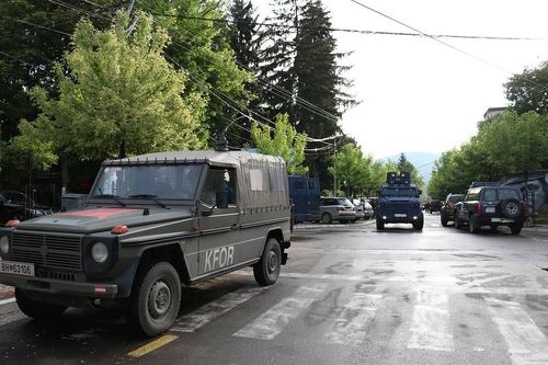 Lực lượng NATO đụng độ người biểu tình Serbia ở Kosovo