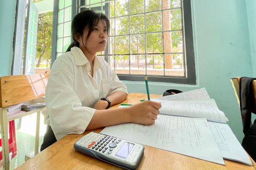 Nữ sinh từng nghỉ học làm thuê ước mong có phép màu