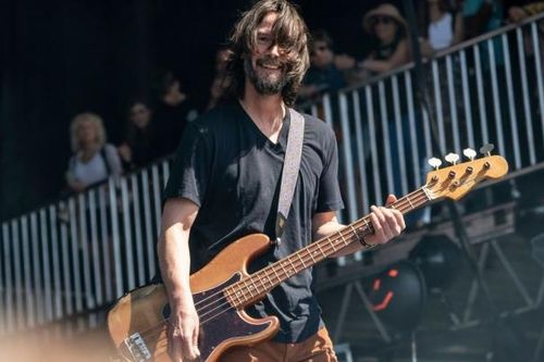 Keanu Reeves biểu diễn rock hay như 'nhập vai' John Wick