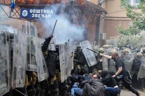 Tổng thống Serbia gặp đại sứ các cường quốc khi căng thẳng với Kosovo gia tăng