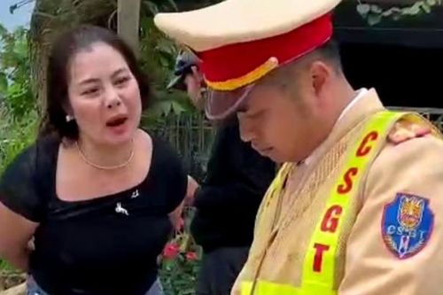 Phạt 20 tháng tù người phụ nữ 'chạm mặt' Cảnh sát giao thông