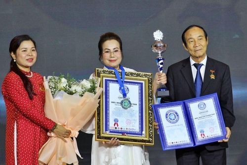 Bộ sưu tập 1.000 ấm chén tử sa xác lập Kỷ lục Thế giới