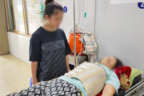 Người phụ nữ gãy cột sống, đứt tủy khi trèo cây hái vải