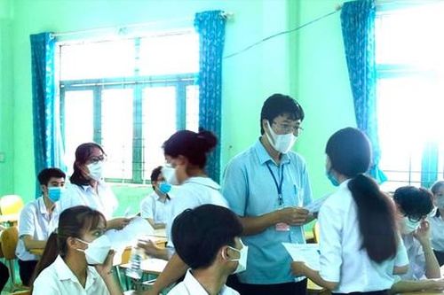 Hàng nghìn giáo viên chưa được nhận tiền coi thi năm 2022