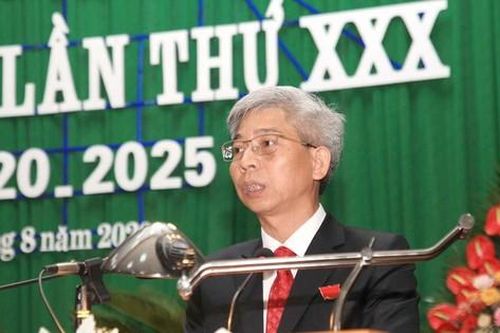 Bản tin 8H: Một huyện có bí thư xin nghỉ hưu trước tuổi, chủ tịch UBND chuyển công tác