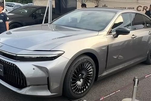 Toyota trình làng mẫu sedan sang trọng nhất