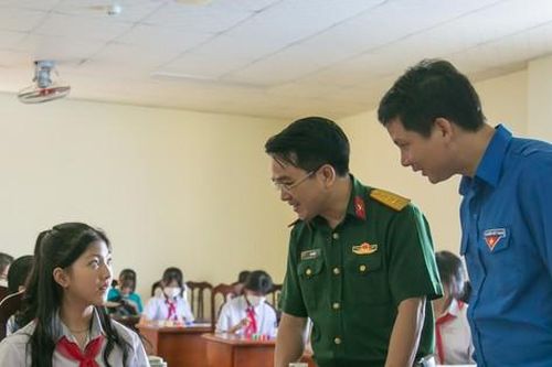 Thi vẽ tranh 'Em yêu biển đảo Việt Nam'