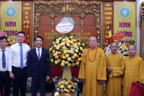Bí thư thường trực T.Ư Đoàn Nguyễn Ngọc Lương chúc mừng Đại lễ Phật đản