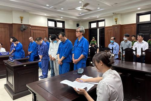 Vụ đưa 'chuyên gia dỏm' nhập cảnh trái phép: Chấp nhận một phần quyết định kháng nghị của VKS