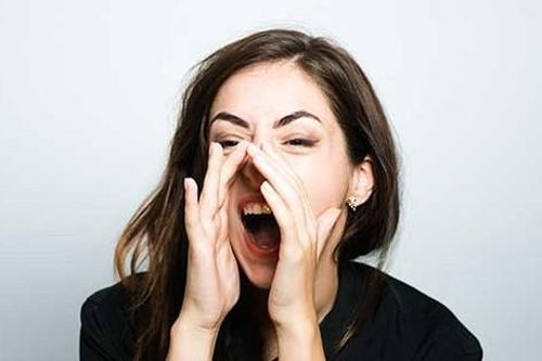 Người phụ nữ luôn hét lúc 6h sáng để nở phổi: Nhận định của bác sĩ