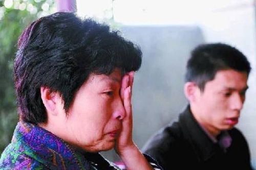 Người mẹ đi bộ 10km mỗi ngày trong 7 tháng để cứu con trai giờ ra sao?