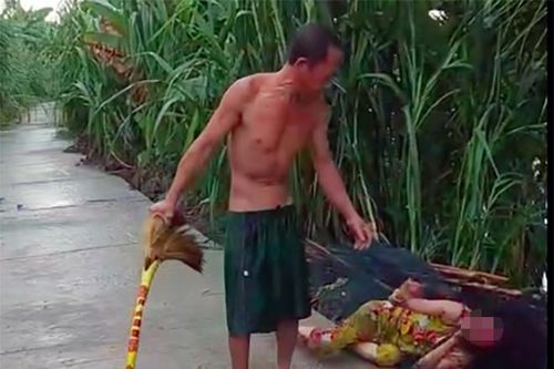 Làm rõ vụ người đàn ông cầm chổi đánh phụ nữ dã man