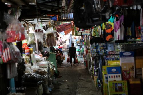 Hà Nội: Những khu chợ truyền thống 'thoi thóp' vì ế ẩm
