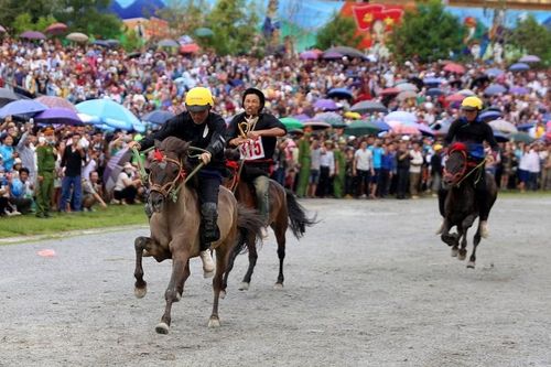 Du lịch Việt sôi động với hàng loạt sự kiện độc đáo trong tháng Sáu