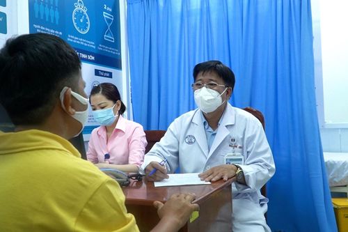 Hy hữu bệnh nhân có buồng trứng nhưng bị ung thư tinh hoàn