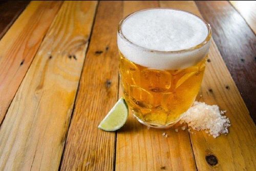 Thêm chút muối vào bia mang đến lợi ích tuyệt vời ít người biết