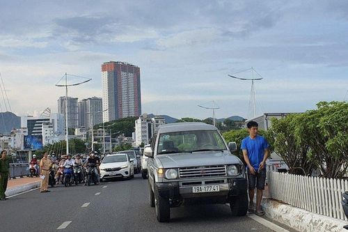 Khánh Hòa: Tìm thấy xe ô tô tông nữ lao công tử vong trên cầu Trần Phú