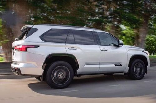 Hé lộ phiên bản điện khí hóa của Toyota Fortuner