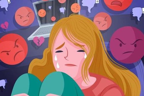 Nữ sinh bị dè bỉu ngoại hình vì mâu thuẫn với thợ ảnh