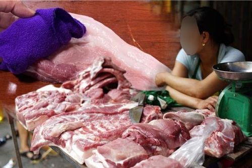 Lý do đằng sau việc người bán hàng dùng khăn để lau thịt