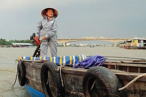 Người dân chợ nổi ở Cần Thơ hình thành thói quen giảm thiểu thải rác ra sông