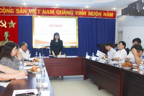 Đối thoại với doanh nghiệp xuất, nhập khẩu