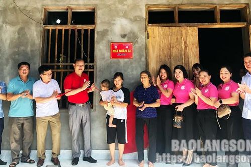 Khánh thành bàn giao nhà nhân ái tại huyện Chi Lăng