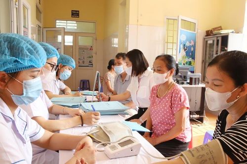 Trung tâm Y tế thành phố Lào Cai tổ chức đợt khám sức khỏe miễn phí cho người dân 17 xã, phường