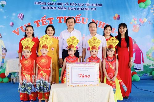 Các đồng chí lãnh đạo tỉnh thăm, tặng quà nhân Ngày Quốc tế thiếu nhi 1/6
