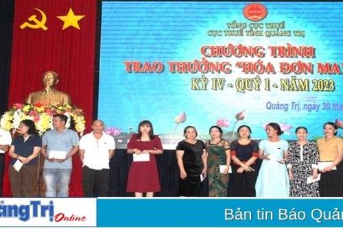 Trao thưởng chương trình 'Hóa đơn may mắn'