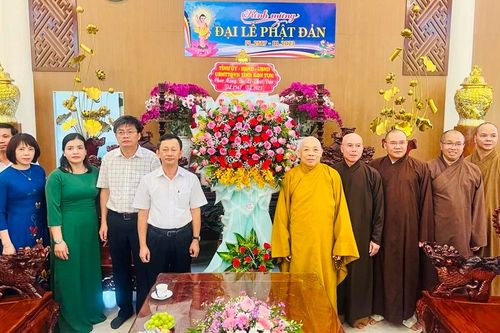 Kon Tum: Lãnh đạo tỉnh thăm, chúc mừng Phật đản Phật lịch 2567