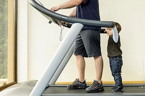 Ba em bé bị bỏng nặng do máy chạy bộ