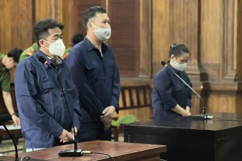 Làm giả sổ đỏ nhà của mẹ đem đi thế chấp, vợ chồng lãnh án 33 năm tù