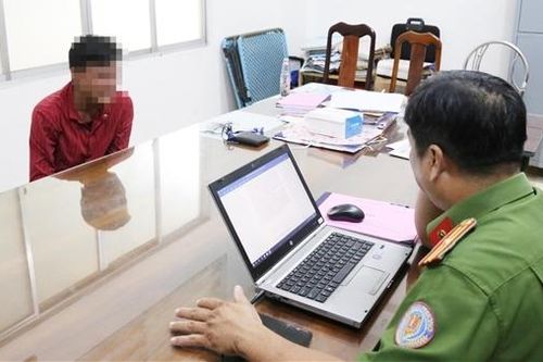 Bắt quả tang đối tượng phun sơn quảng cáo cho trang web cờ bạc