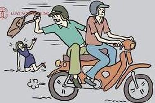 Tìm người đàn ông mặc đồ Garb dũng cảm đuổi theo bắt gọn kẻ cướp giật