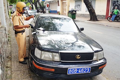 Cảnh sát giao thông được giữ xe khi nào?