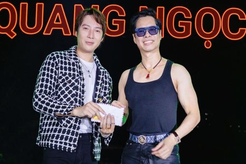 Danh ca Ngọc Sơn tặng sinh nhật con trai nuôi cả một công ty sản xuất gạo