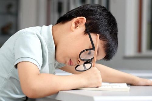 Hướng đi mới trong kiểm soát độ cận ở trẻ